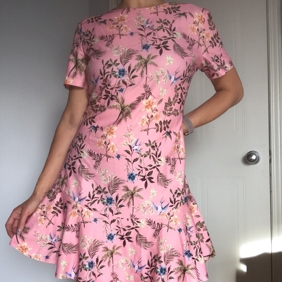 Flirty & Feminine Trendyol Pink Ruffle Hem Floral Mini Dress Size Coquette - Picture 1 of 8